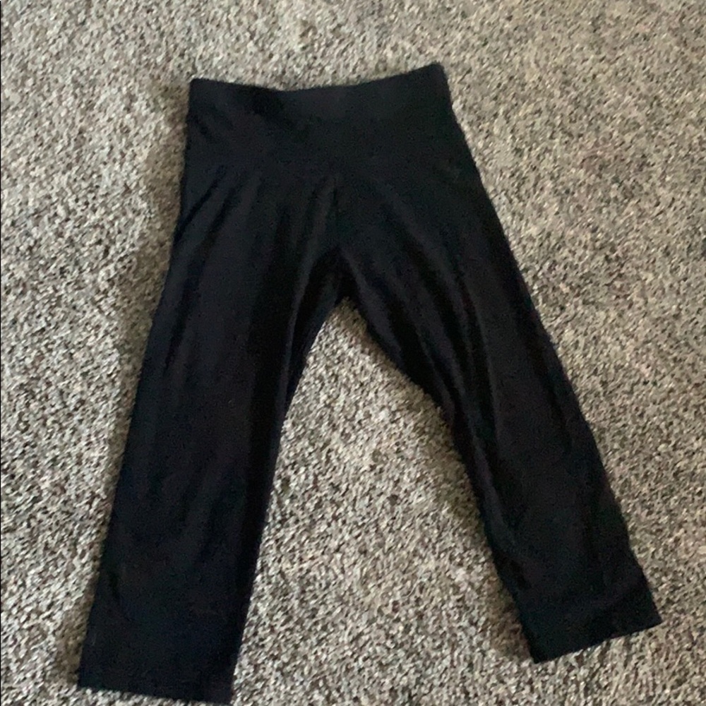 Black capris